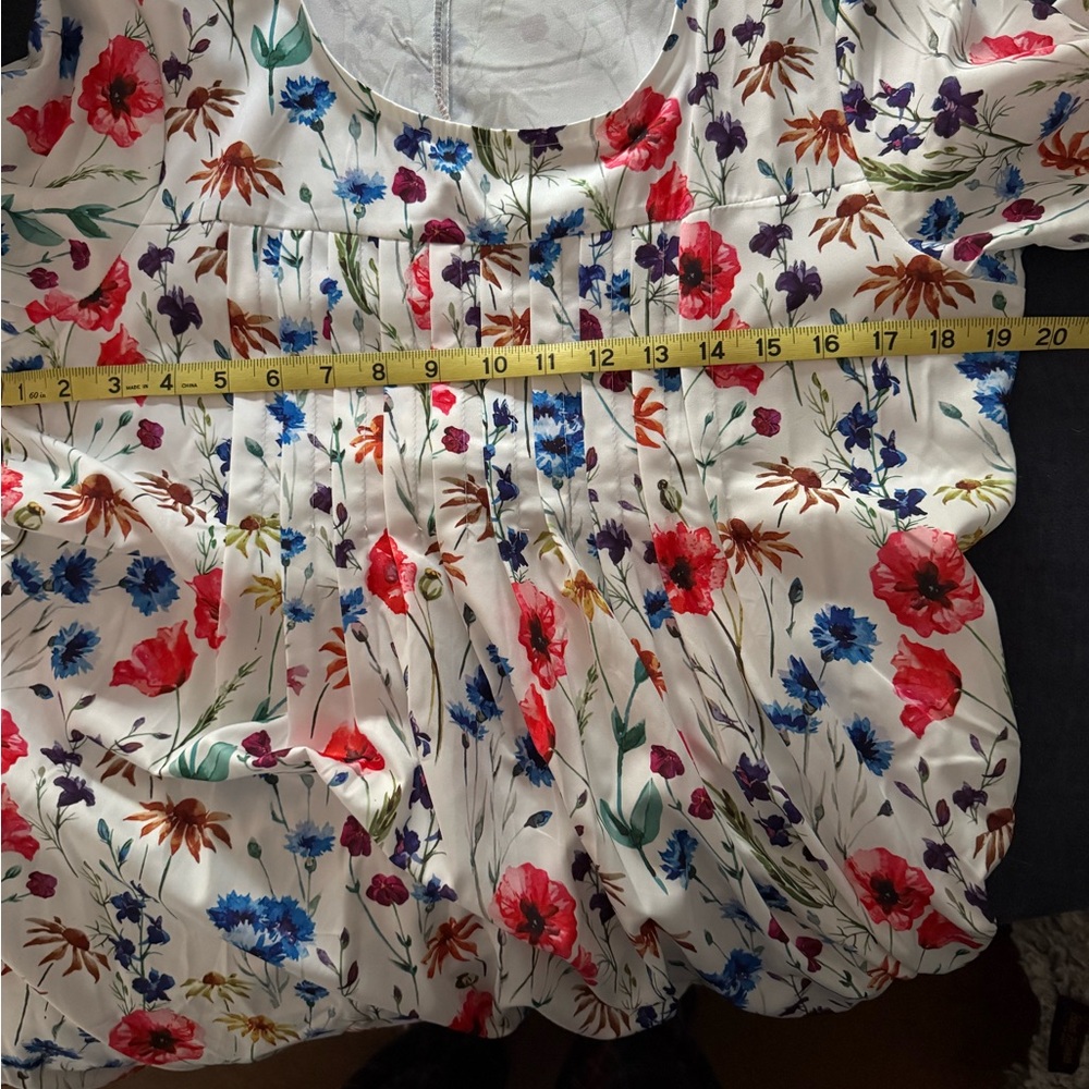 Brand new, never worn. Cheerful, brightly flowered nightgown. Size M. - Picture 7 of 8